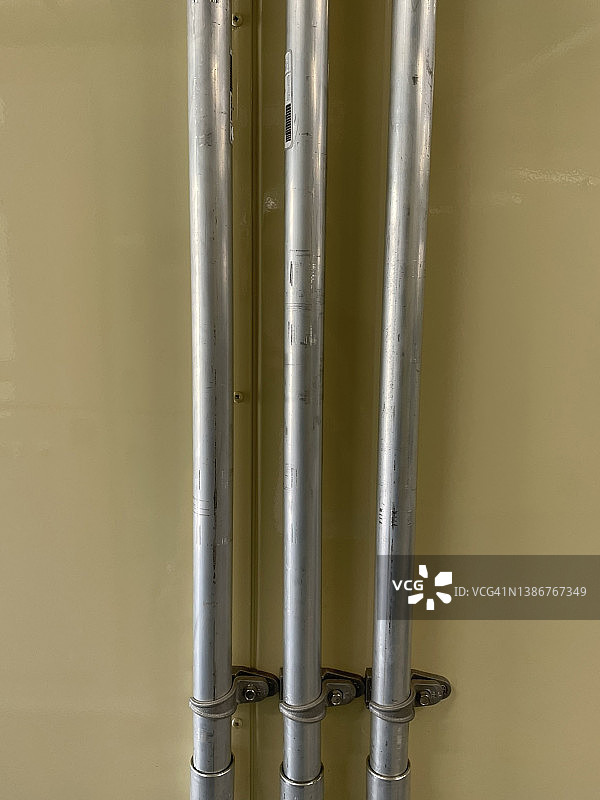 垂直电力导管图片素材