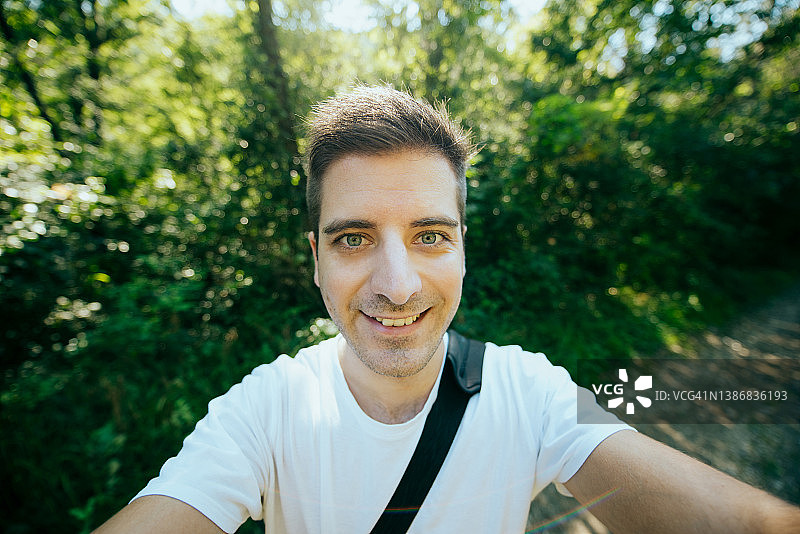 男人自拍时刻图片素材