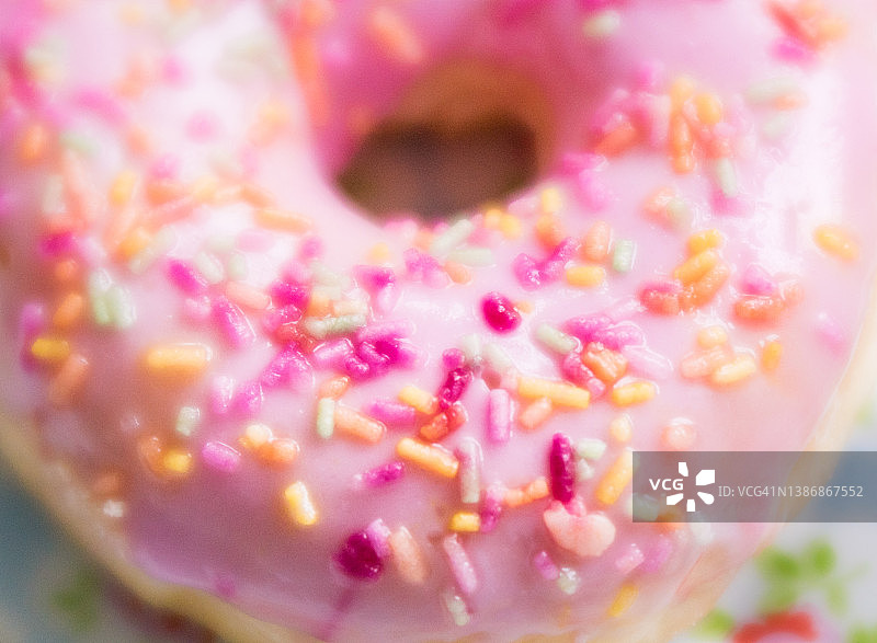 粉色糖霜甜甜圈图片素材