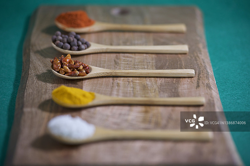 勺子和香料图片素材