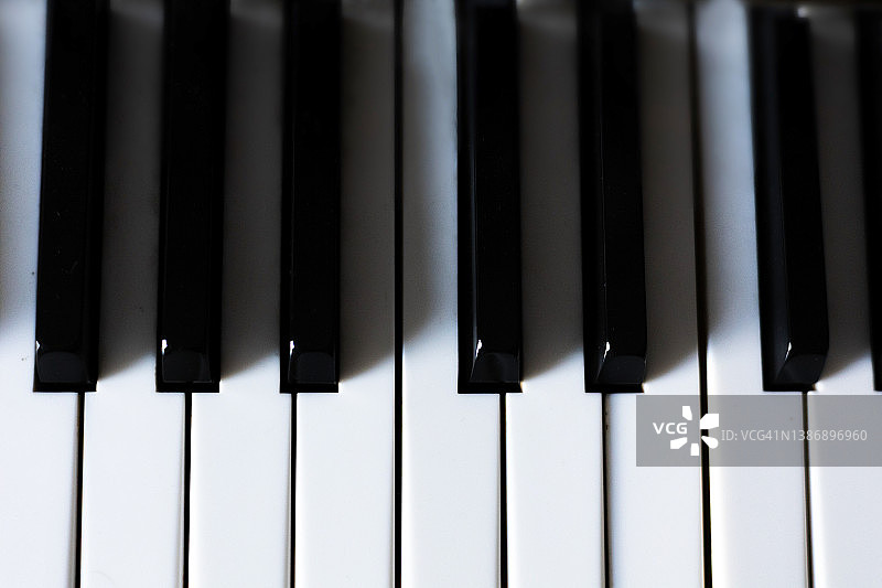 钢琴琴键俯视特写图片素材