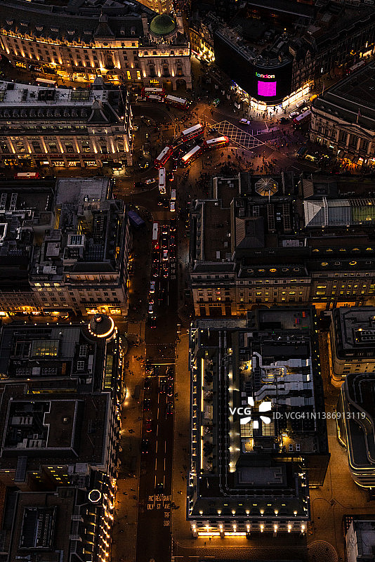 英国伦敦皮卡迪利广场的夜景航拍图片素材