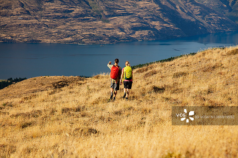 徒步旅行者在卓越山脉徒步旅行图片素材