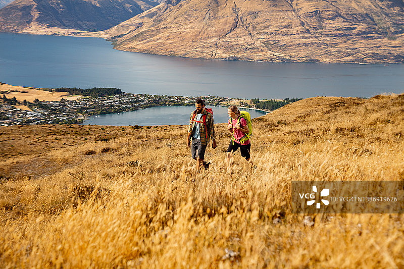新西兰奥塔哥瓦卡蒂普湖游客图片素材