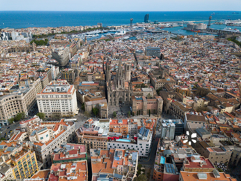 巴塞罗那哥特区圣十字圣埃 Eulalia 大教堂鸟瞰图，西班牙加泰罗尼亚图片素材