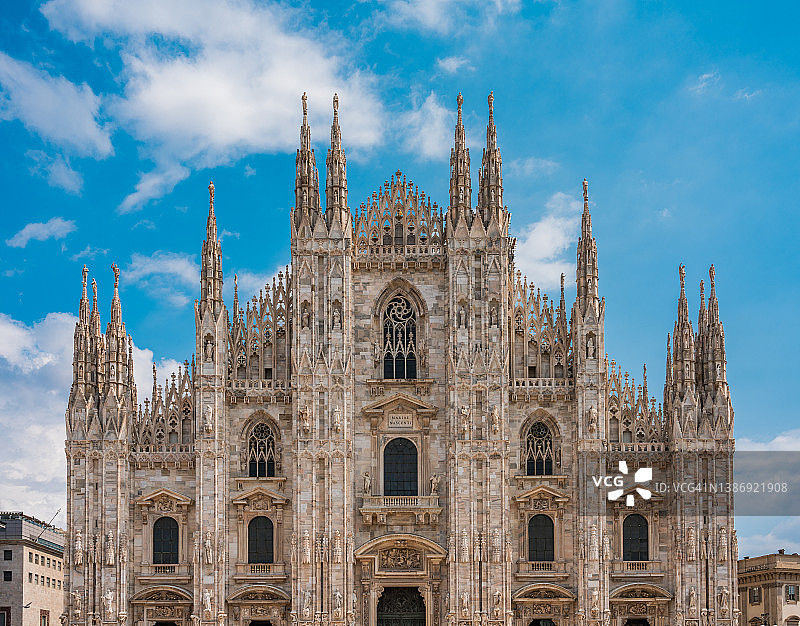 意大利米兰大教堂广场日间景观图片素材