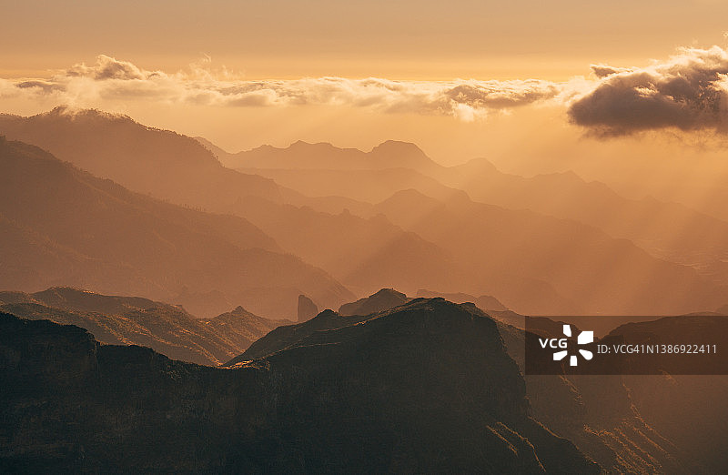 西班牙加那利群岛特赫达罗克努布洛山脉的彩色风景图片素材