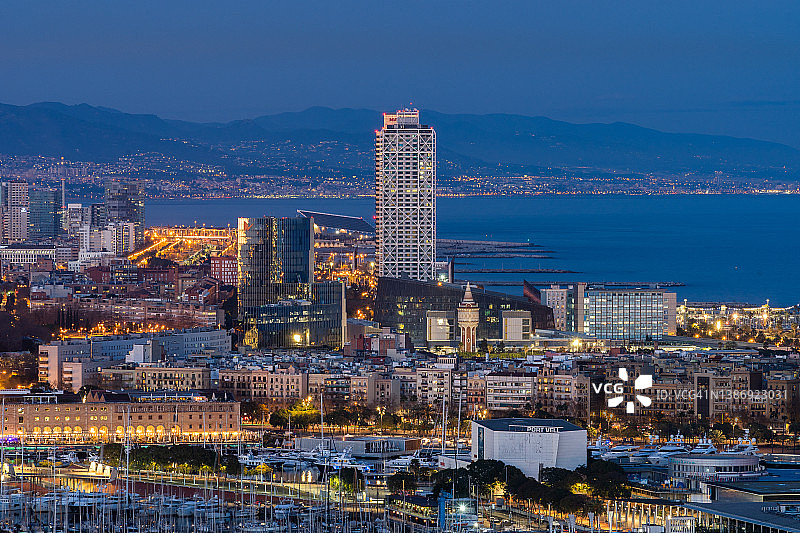 西班牙巴塞罗那旧港夜景图片素材