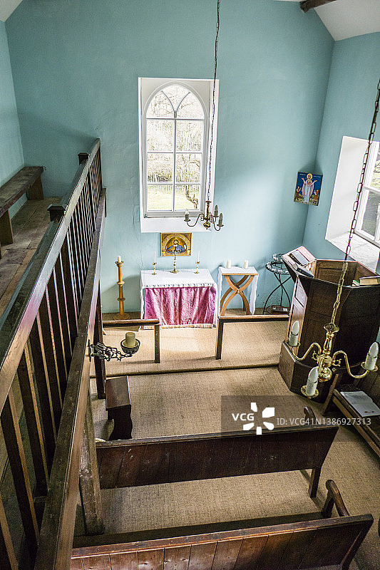 圣玛丽教堂内部，位于威尔士蒙茅斯郡埃维亚斯山谷的卡佩尔-伊-芬村，图片拍摄于蒙茅斯郡之路，三月，春天图片素材