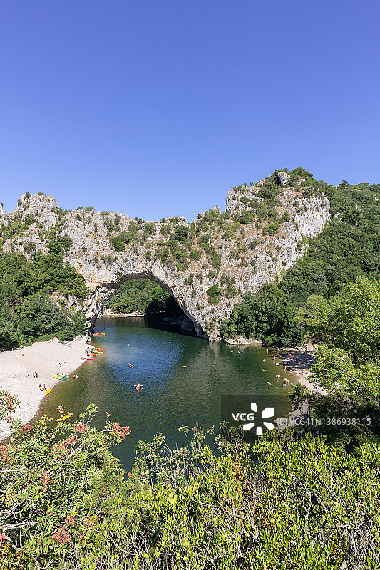 阿尔代什河和阿尔克桥（法国阿尔代什省）图片素材