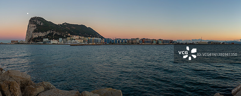 日落时分的直布罗陀全景（英国）图片素材