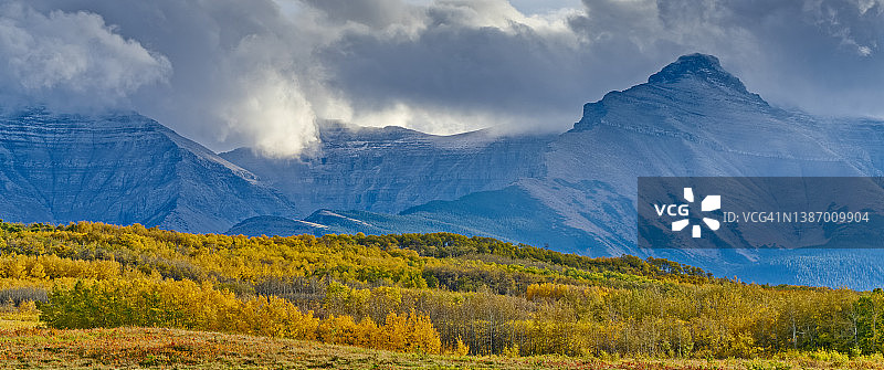 加拿大亚伯达省沃特顿国家公园图片素材