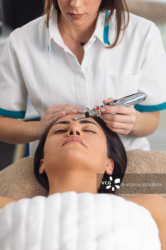 专业皮肤科诊所提供的美容护理图片素材