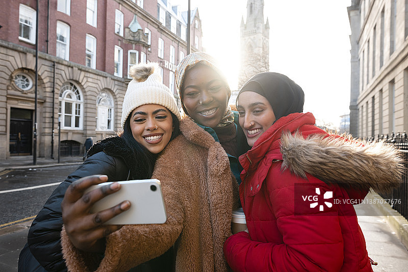 三个好朋友自拍图片素材