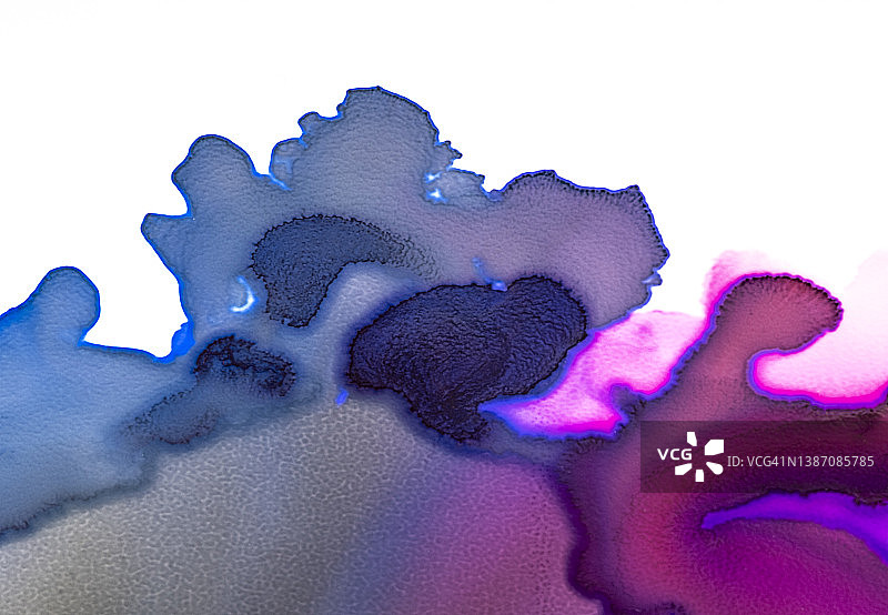 抽象背景，粉蓝墨水在白画布上流动纹理图片素材
