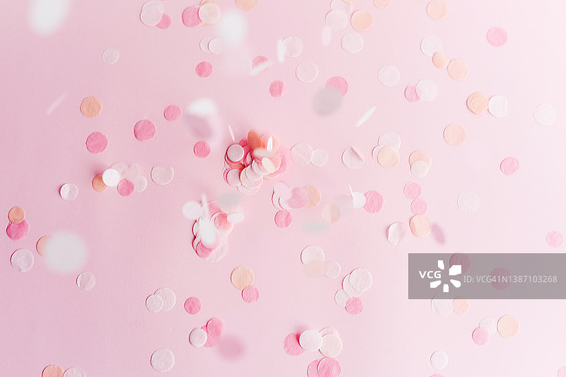 美丽的粉色圆形纸屑背景，通用精致图片素材