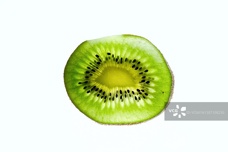 白色背景上的奇异果图片素材