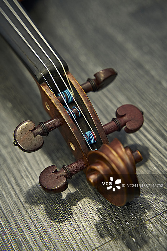 小提琴琴头特写图片素材