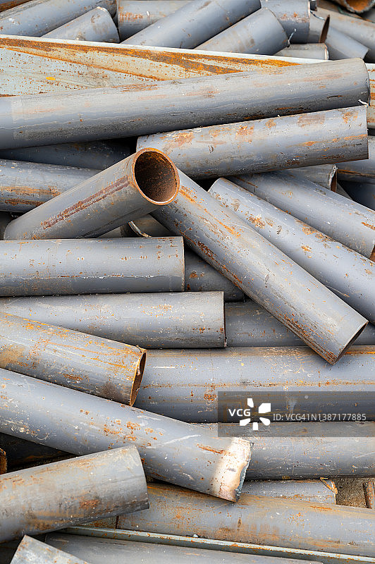 堆叠的钢管部件图片素材
