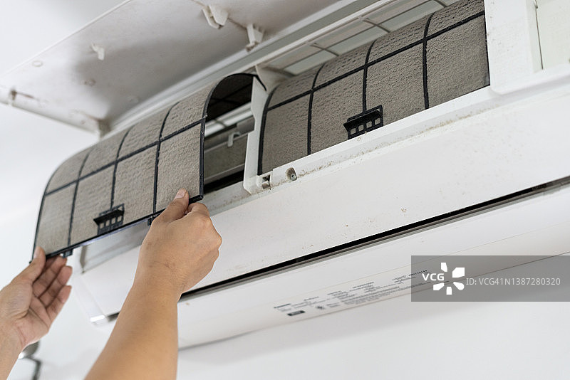 清洁空调滤网图片素材