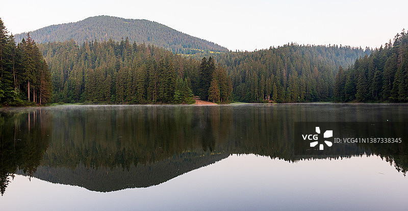 喀尔巴阡山脉锡内维尔湖风光图片素材