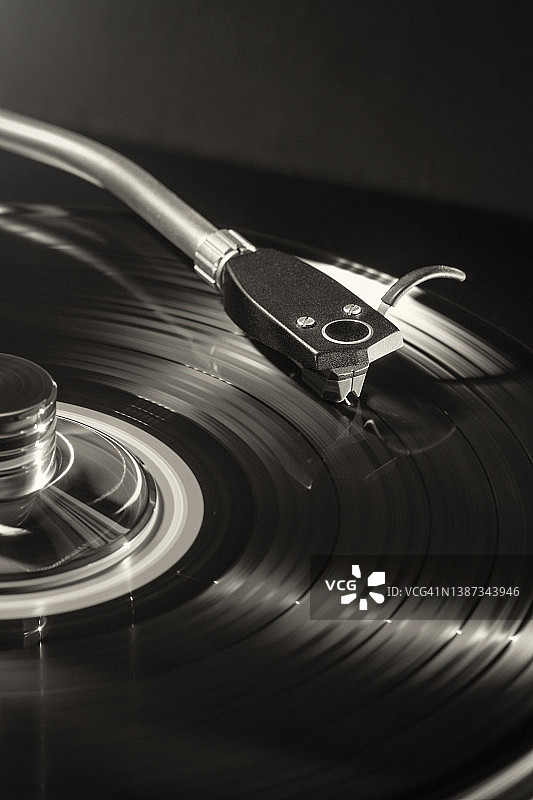 黑胶唱片机上的胶囊和唱针图片素材
