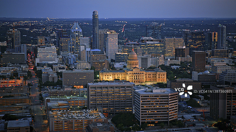 德克萨斯州奥斯汀市中心的州议会大厦图片素材
