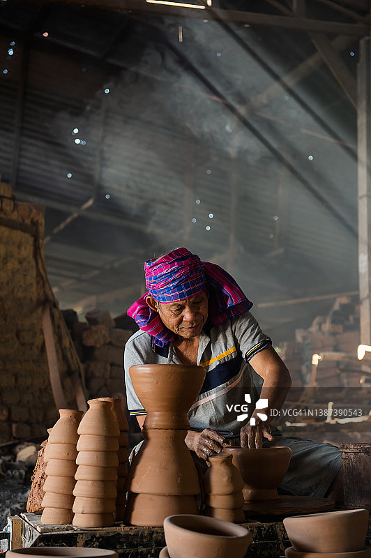 制陶男人图片素材