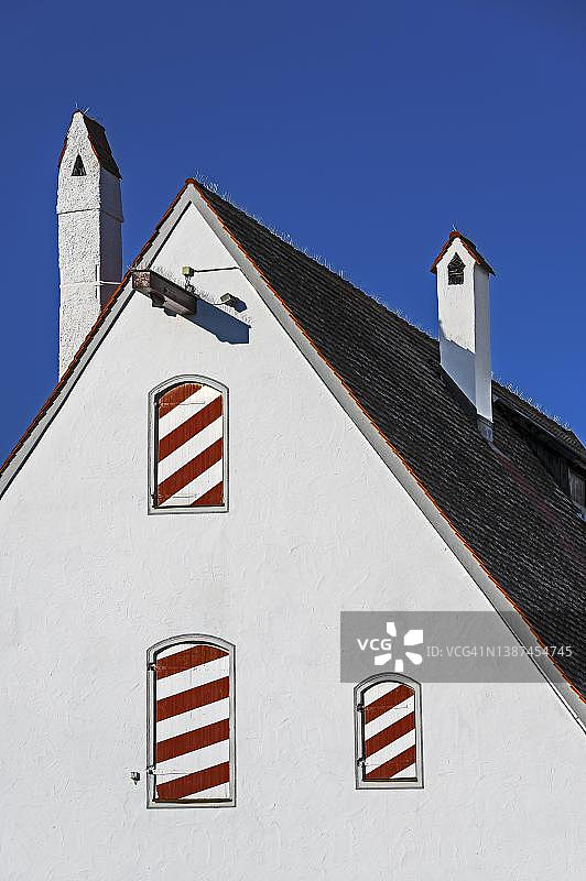 带有烟囱的尖顶山墙，梅明根，施瓦本，阿尔高，巴伐利亚，德国图片素材