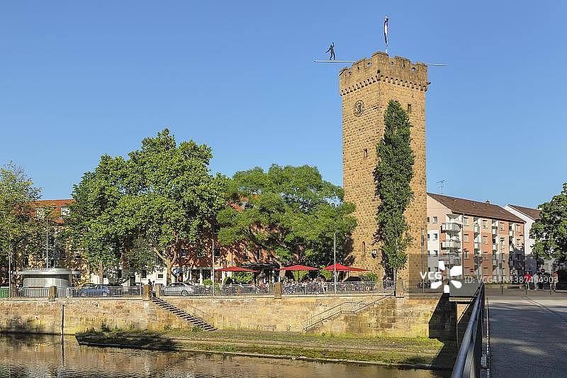 内卡河畔的海尔布隆格茨塔姆，德国巴登-符腾堡州图片素材