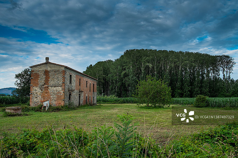 布贾内塞桥，富切基奥湿地自然公园，意大利托斯卡纳皮斯托亚图片素材