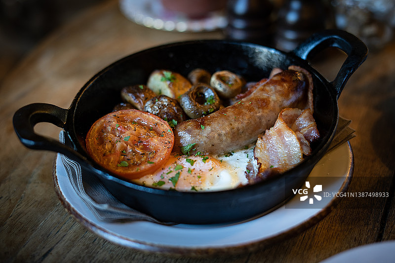 英式爱尔兰传统全套早餐图片素材