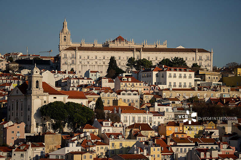 远处是圣维森特·德福拉修道院图片素材