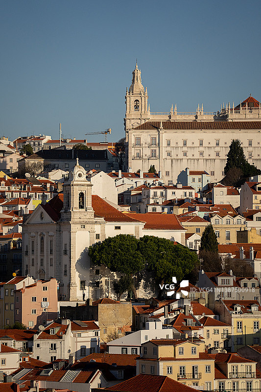 远处是圣维森特·德福拉修道院图片素材