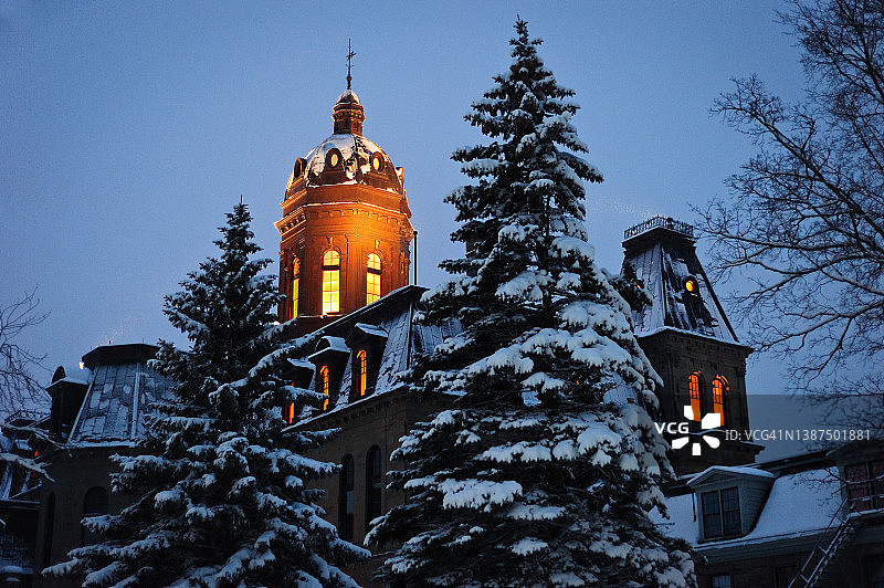 夜晚的立法大楼，加拿大新不伦瑞克省弗雷德里克顿图片素材
