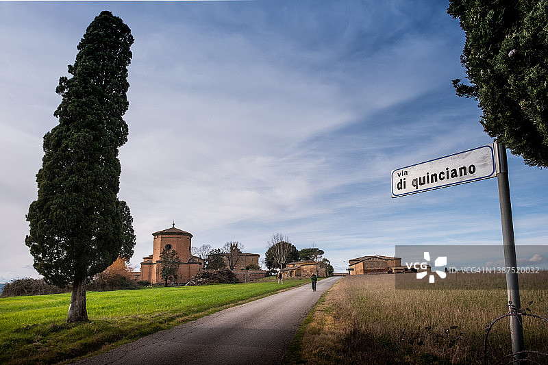 从锡耶纳到蓬泰达尔比亚的法兰西珍纳古道徒步之旅 - 意大利托斯卡纳图片素材