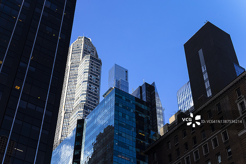 纽约市中心曼哈顿的超豪华高层住宅楼图片素材