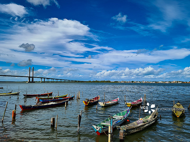 阿拉卡茹塞尔希培河上的船只图片素材