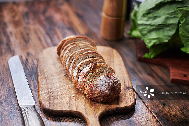 切片黑麦面包图片素材