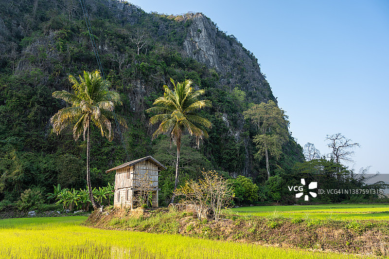 泰国北部乡村的当地小屋图片素材