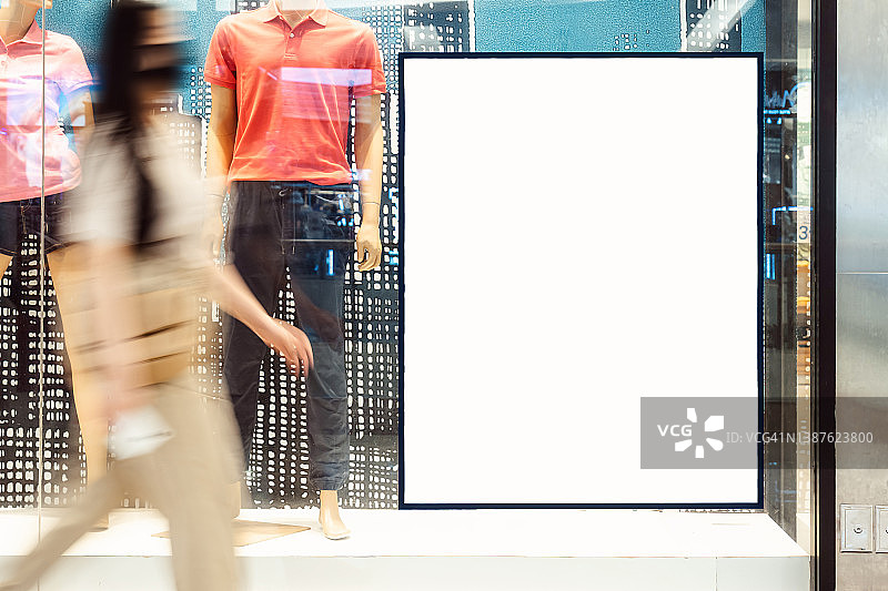 百货商店内的空白广告牌图片素材