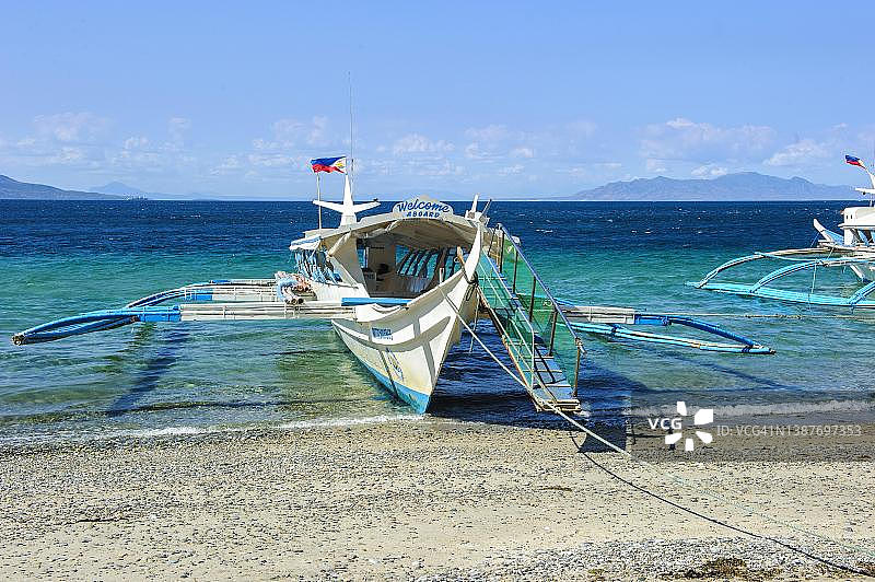 短途游船，用于乘船旅行的支腿船，民都洛岛，菲律宾图片素材
