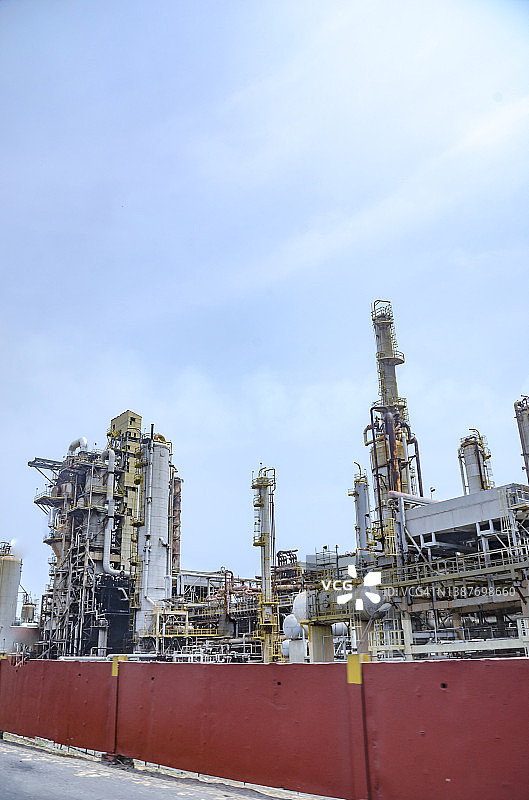 委内瑞拉卡拉沃沃州卡贝略港的埃尔帕利托炼油厂图片素材