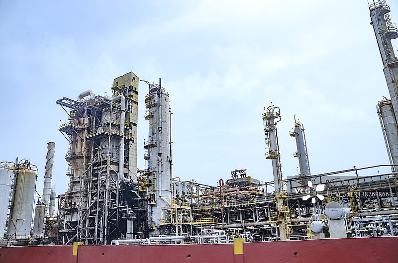 委内瑞拉卡拉沃沃州卡贝略港的埃尔帕利托炼油厂图片素材