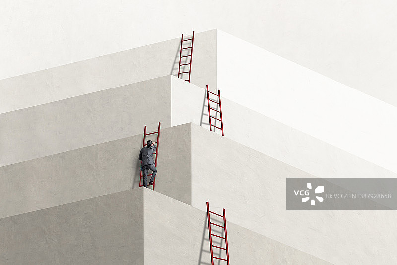 男人攀登顶峰图片素材