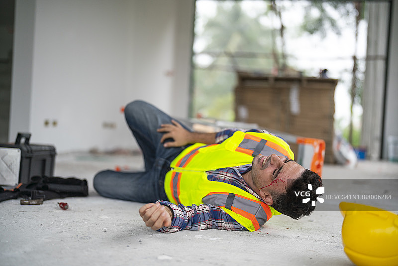 建筑工地男工人发生事故图片素材