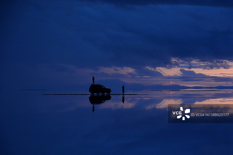 玻利维亚乌尤尼盐湖日出图片素材