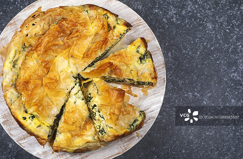 菠菜羊乳酪馅饼：希腊菠菜派图片素材