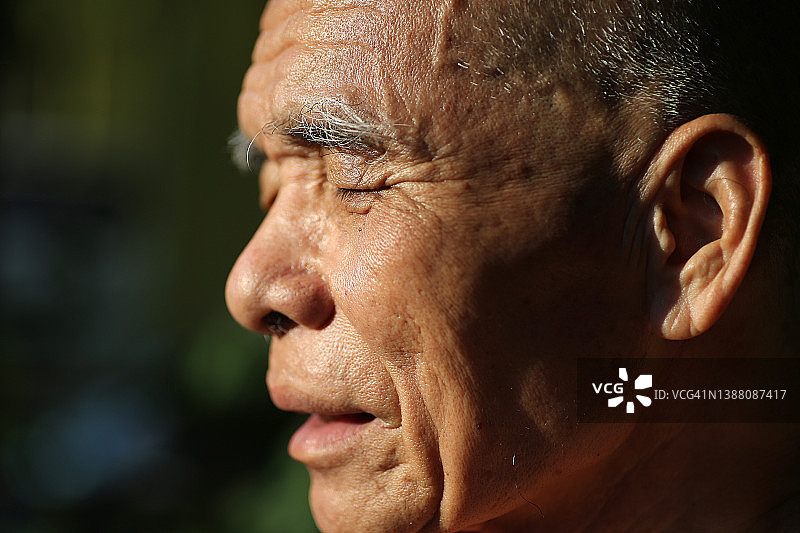 亚洲老年男人的身体部位图片素材