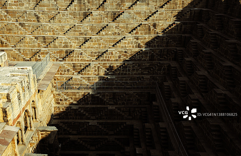 斋浦尔附近最大的阶梯井：昌德巴奥里古阶梯井，印度拉贾斯坦邦图片素材